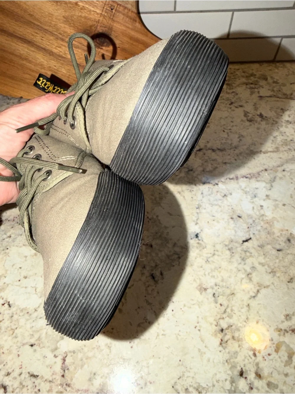 Dr Martens Doc $60 Pressler Olive Canvas Low-Top Unisex Sneaker 7 M 8 L